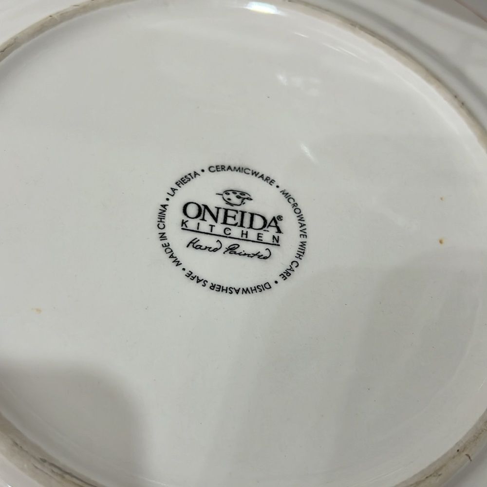 Oneida Kitchen LaFiesta Dinner Plates 11 In Round Set 2 Yellow Red Cactus Pepper - Picture 5 of 5